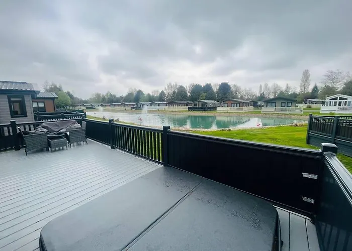 Mulberry Lodge With Hot Tub