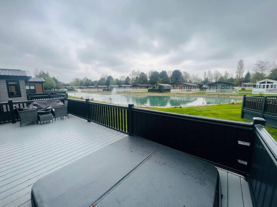 Mulberry With Hot Tub Holiday home York