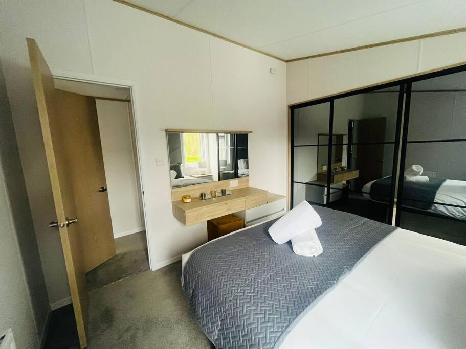 Mulberry With Hot Tub Holiday home York